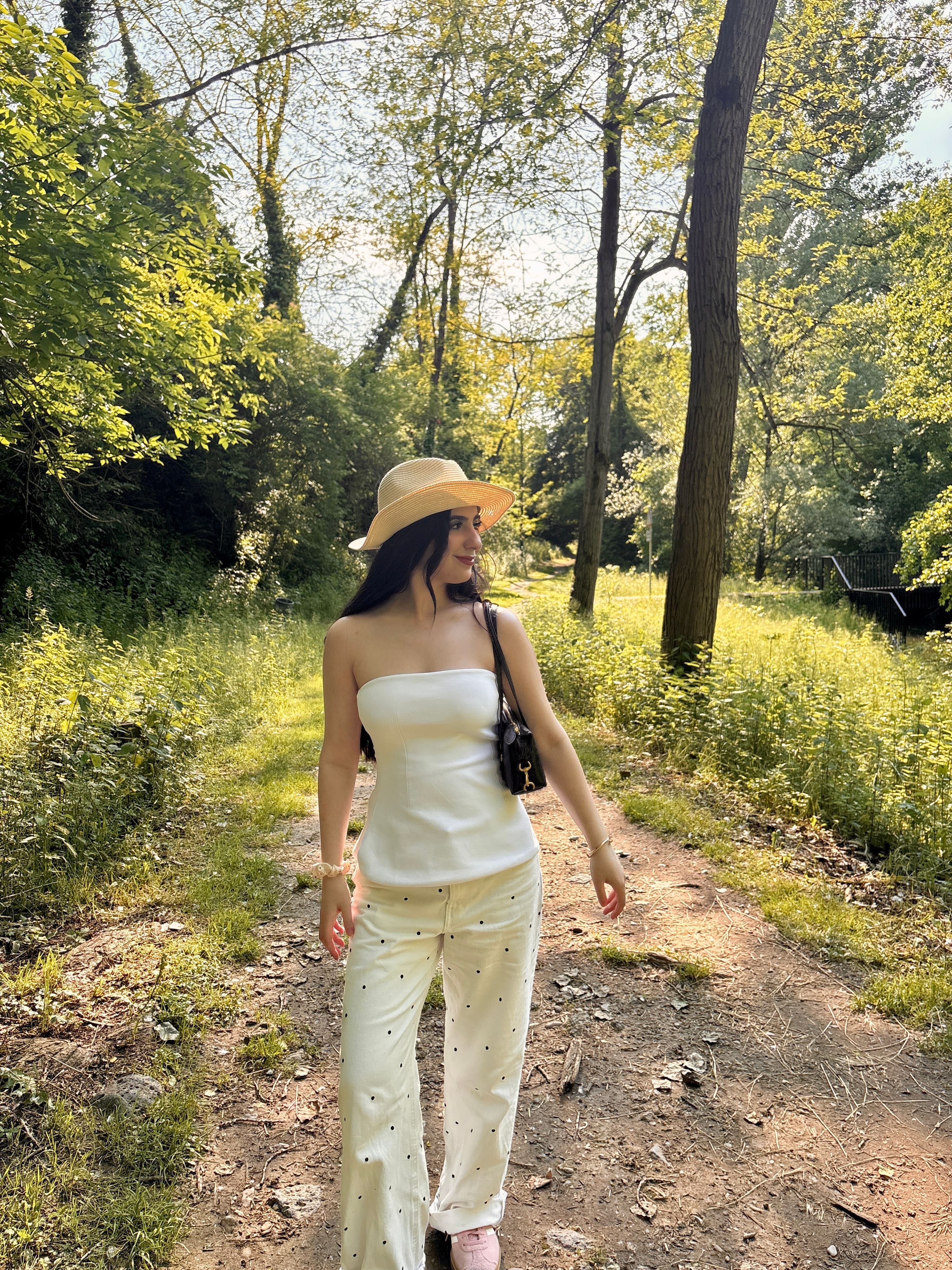 Esther, UGC creator — Olot
